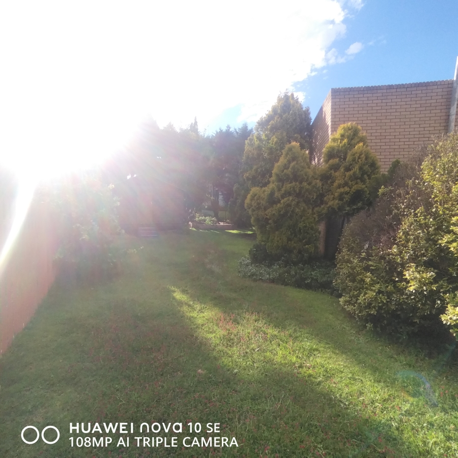 To Let 4 Bedroom Property for Rent in Bergsig Free State